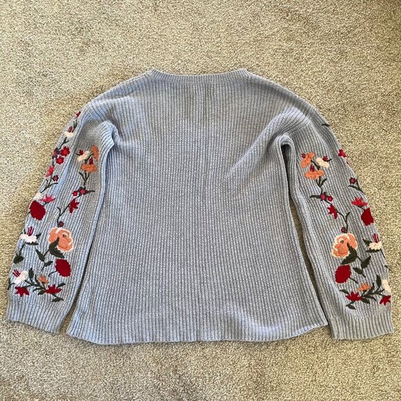 American Eagle Knit Periwinkle Top with Embroidered Floral Print On Bell Sleeves - Picture 7 of 10